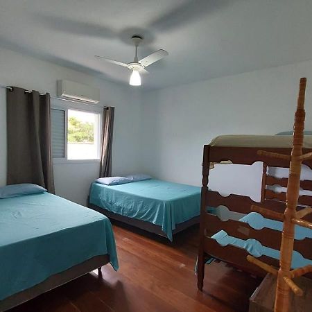 Suites 500M Praia Da Enseada グァルジャー エクステリア 写真