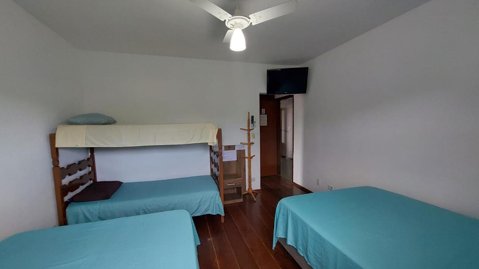 Suites 500M Praia Da Enseada グァルジャー エクステリア 写真