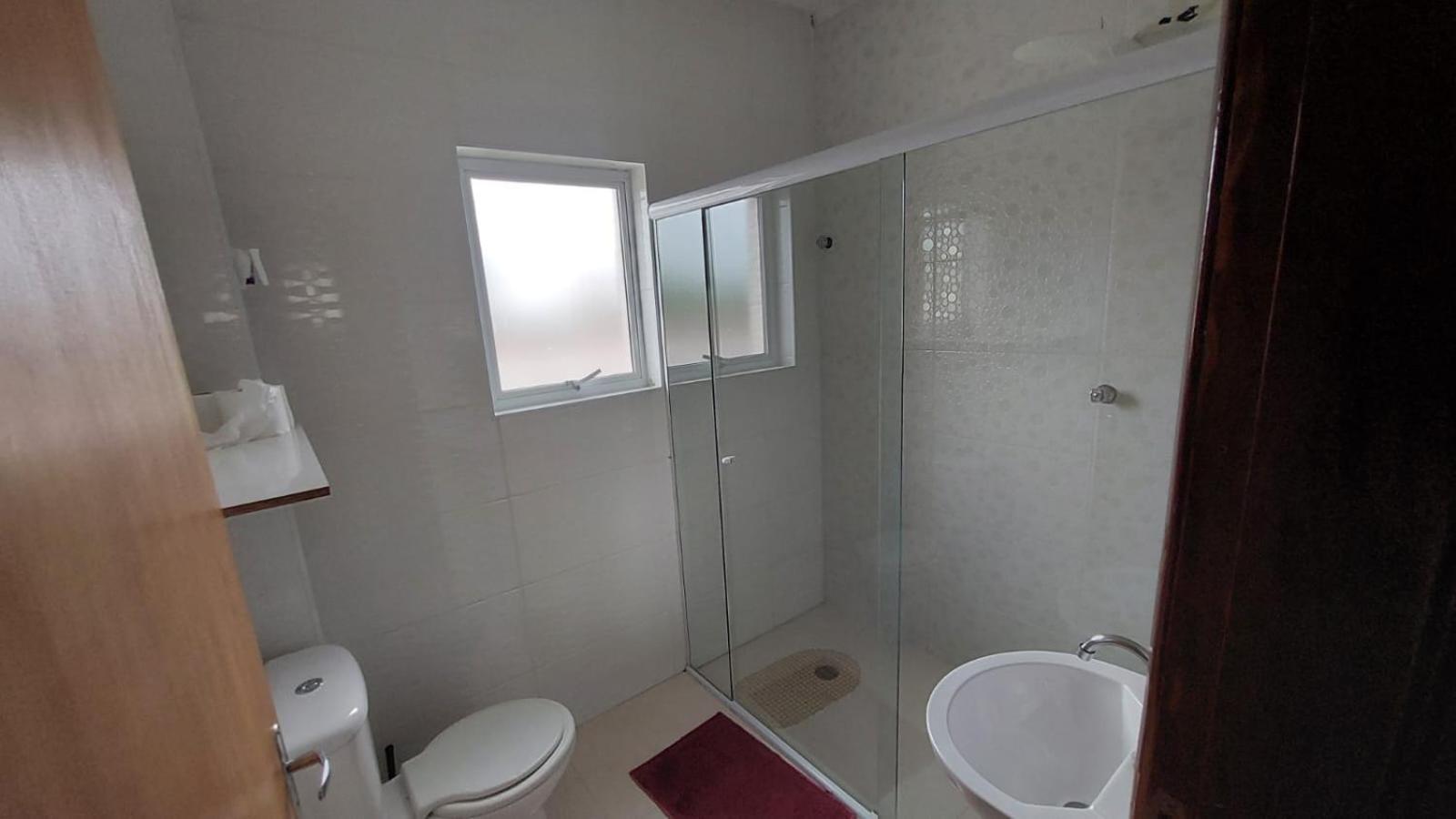 Suites 500M Praia Da Enseada グァルジャー エクステリア 写真
